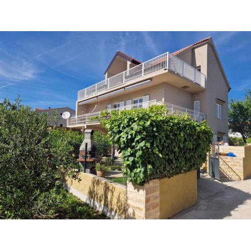Apartmaji Mia, otok Murter