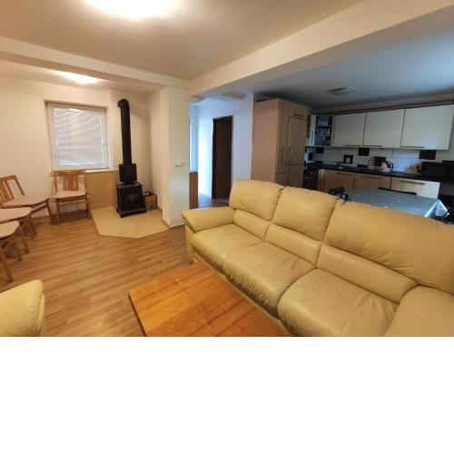 Apartmán Hulín, Chrášťany - bílý