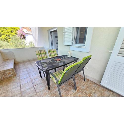 Apartman Irena with terase end private parking