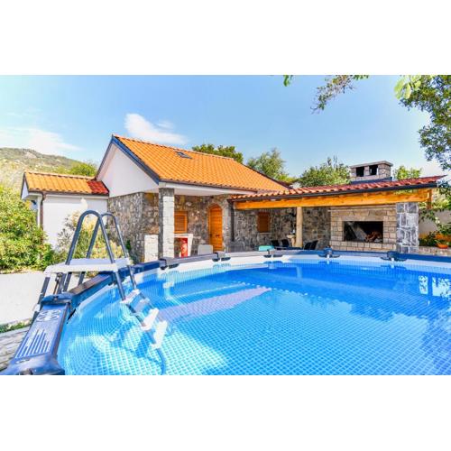 Apartman Lavanda sa bazenom i okućnicom 4*