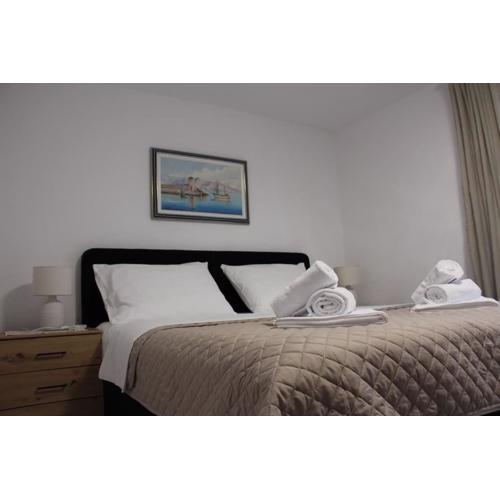 Apartman M&A&M Karlobag 2 minute away from beach