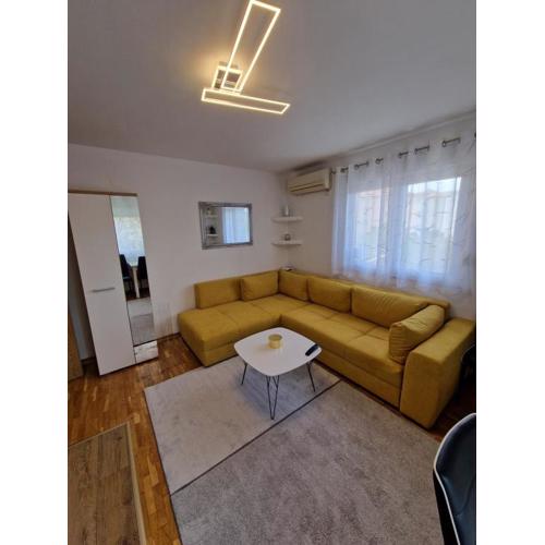 APARTMAN MAOR