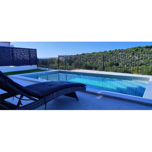 Apartman Retro with heated pool and gym for 8