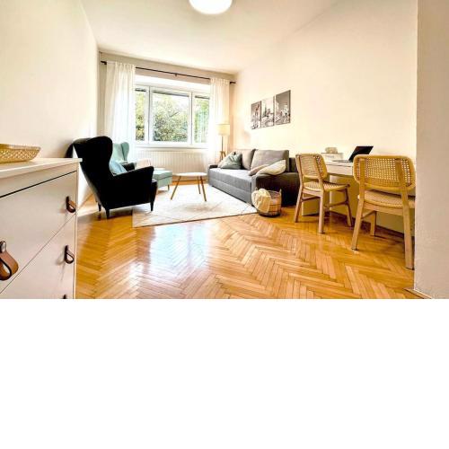 Apartmán s balkonem u parku & 15 minut do centra