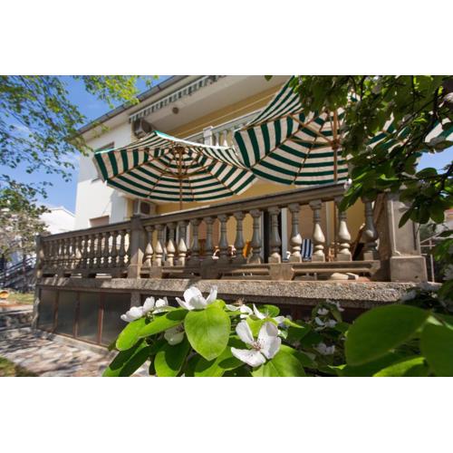 Apartman s velikim dvoristem