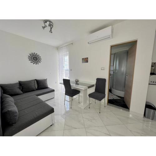 Apartman Solin 4, parking
