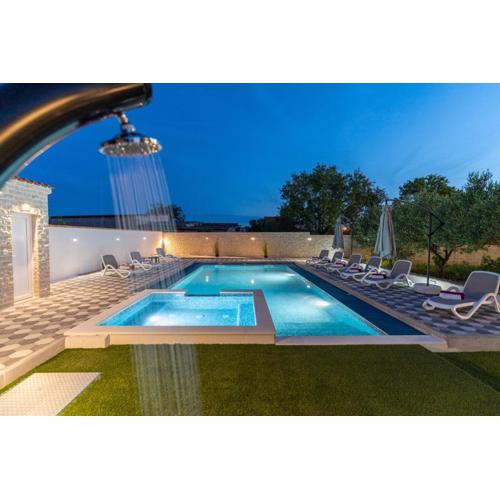Apartman Strmota s bazenom