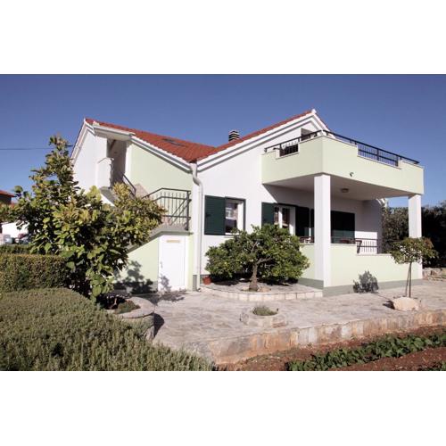 Apartman Tone