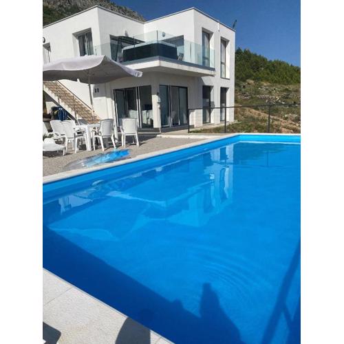 APARTMAN U PRIZEMLJU S 2 SOBE