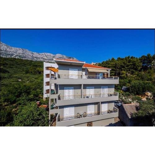 Apartmani Maja