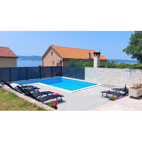 Apartmani Novi Vinodolski 32706 - Radmila