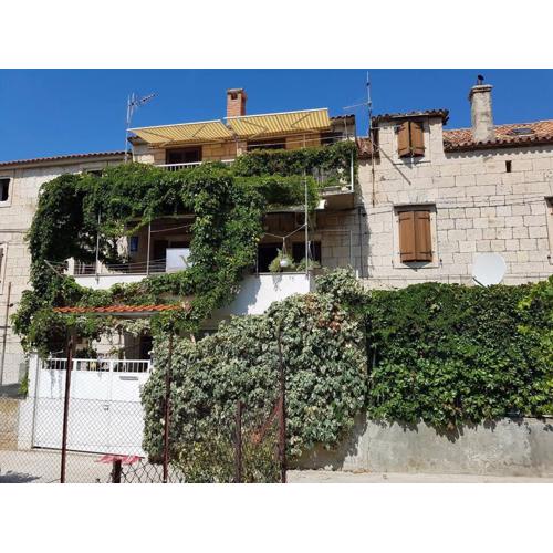 Apartmani ROVINJEZ Komiza