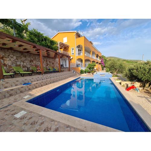 Apartmani Tolj