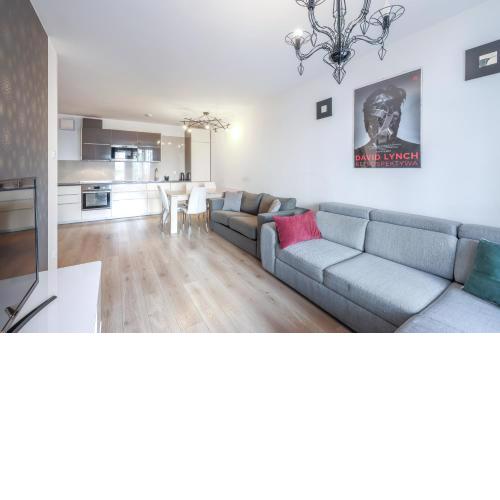 ApartMate Spacious Apartment with balcony OldTown for 6 people
