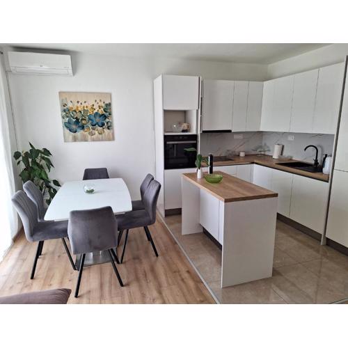 Apartment 3M