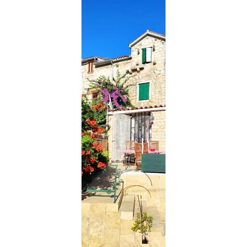 Apartment Alena with terrace and garden Center Jelsa