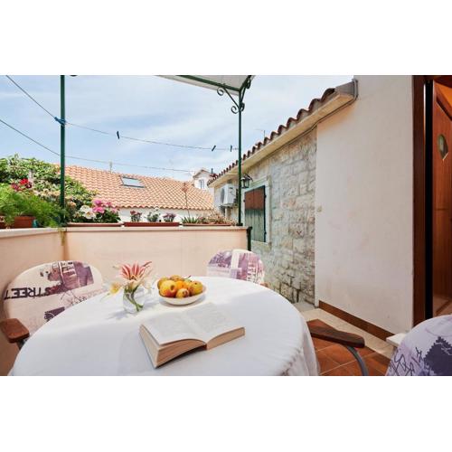 Apartment and Room Ivica