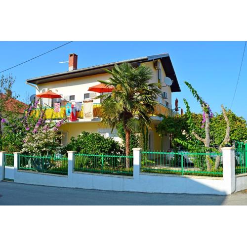 Apartment and Rooms Katica
