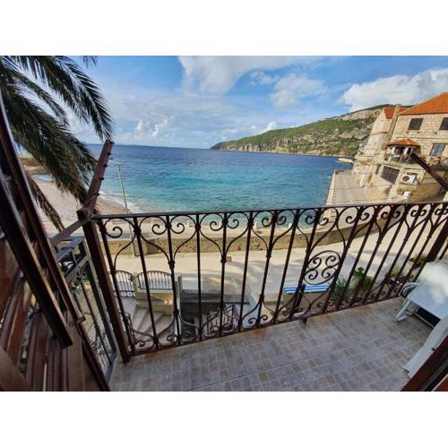 Apartment and Rooms Lucica