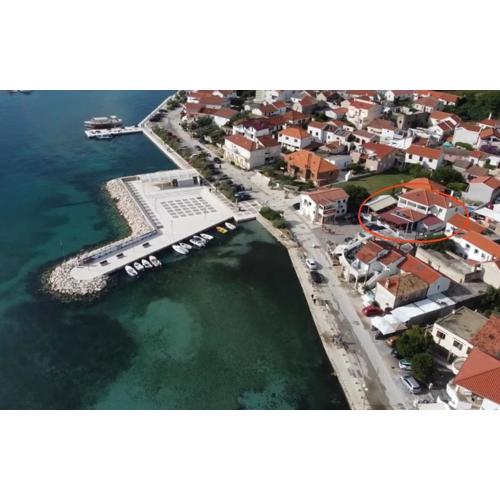 Apartment and rooms SIDRO