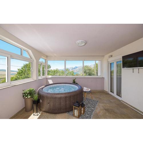 Apartment Ante with Jacuzzi & Seaview