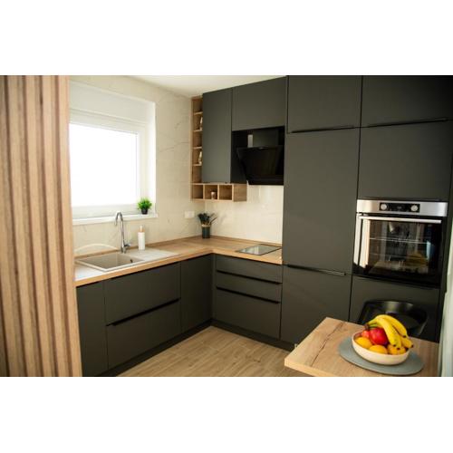 Apartment April