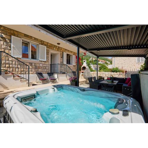 Apartment Aqua Dream - Private Jacuzzi, Wood BBQ , Terrace , Ground floor