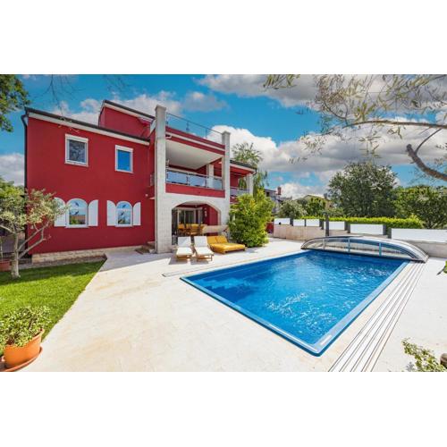 Apartment Ayni With Private Pool - Happy Rentals