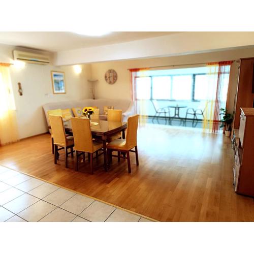 Apartment Bile - close to the beach, shops, airport