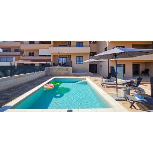 Apartment Bluemare B3 with Shared Pool