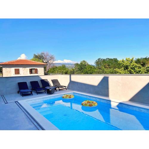 Apartment Bonum with Private Pool