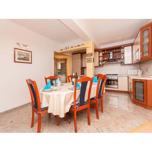 Apartment Brajki-Three Bedroom Apartment with Balcony and Sea View