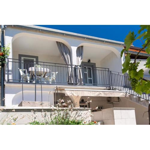 Apartment Brigitte with balcony & sea view