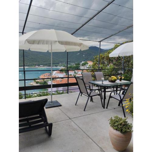 Apartment Bruna with terrace and spectacular sea view