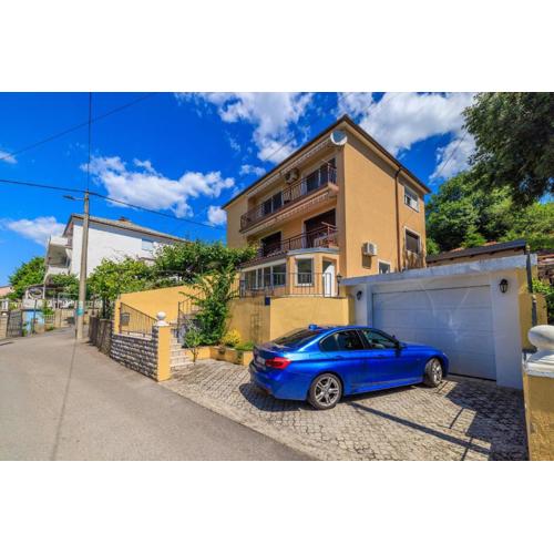 Apartment Car