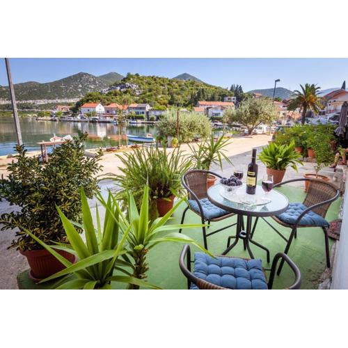 Apartment Đego near Ploce, riverfront, parking