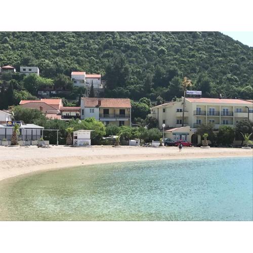 apartment, directly on the beach in Klek