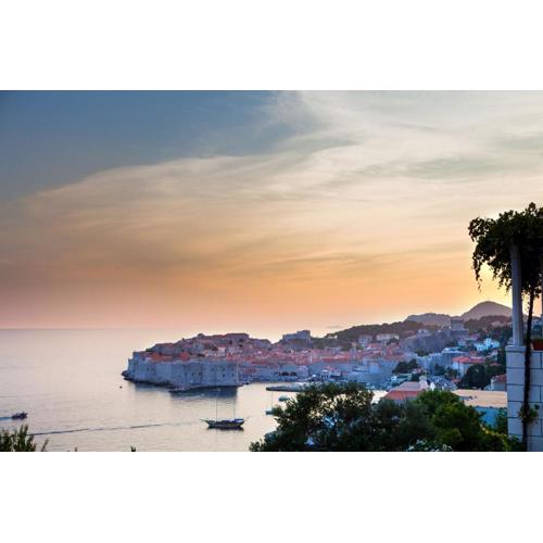 Apartment Dove with sea view and free parking
