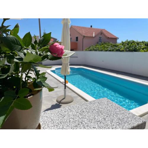 Apartment Edita Plano Trogir with private pool