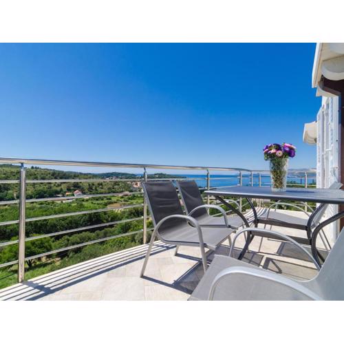 Apartment Feel Phili - Two Bedroom Apartment with Balcony and Sea View