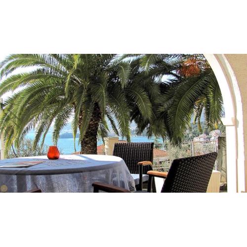 Apartment for two persons with sea view in Trogir near the beach