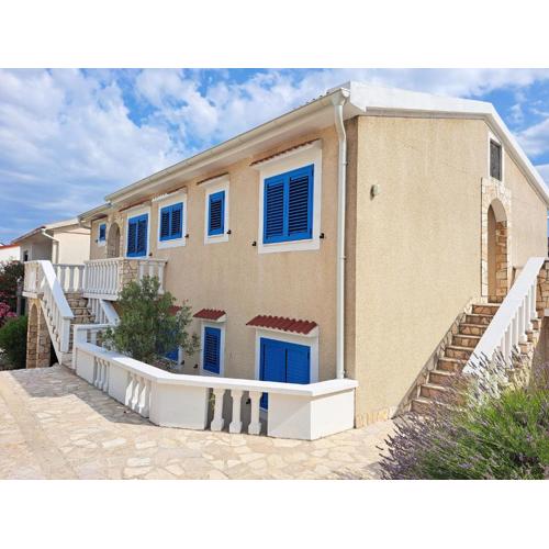 Apartment Frani 2 (Pag, Croatia, 2+2, free parking)