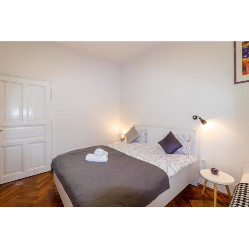 Apartment G37