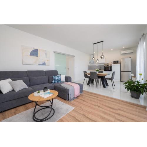 Apartment Gracin - Brand new with terrace and seaview