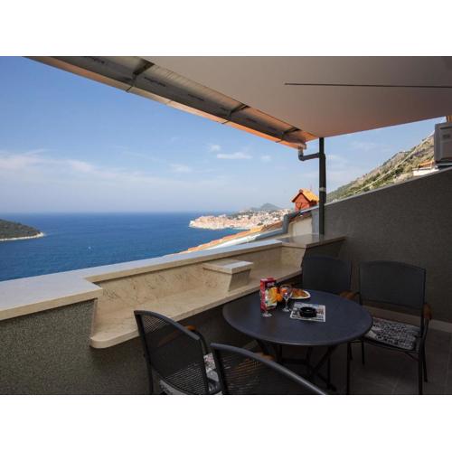 Apartment H&D - Two Bedroom Apartment with Balcony and Sea View