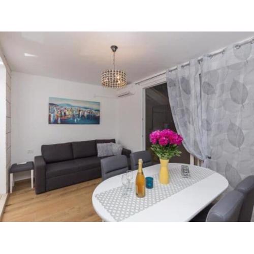 Apartment Hitri - One Bedroom Apartment with Terrace and Garden View