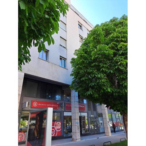 Apartment Holiday in Split, near the old town, three rooms, balcony, garage