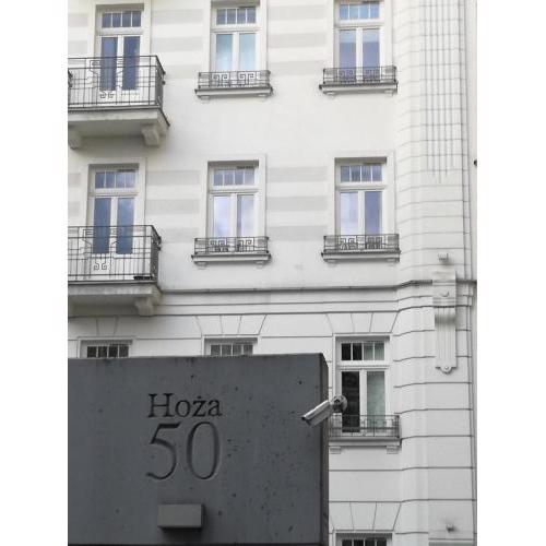 Apartment Hoża 50 with a balcony in close Center