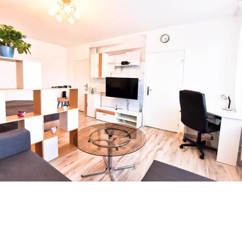 Apartment Hroncová, near city centre and park, quiet location