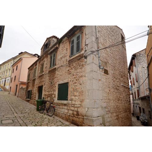 Apartment Il Cortile with garden and parking